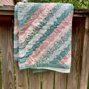Beautiful vintage scalloped quilted blanket